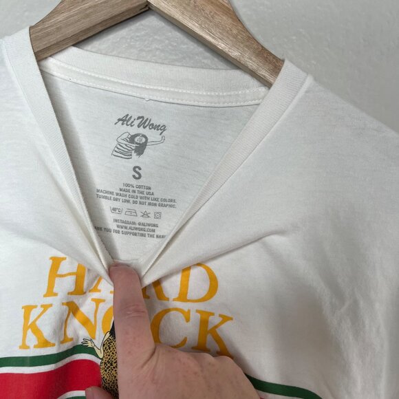Ali Wong Womens Hard Knock Wife Merch T-Shirt Small - Picture 4 of 9